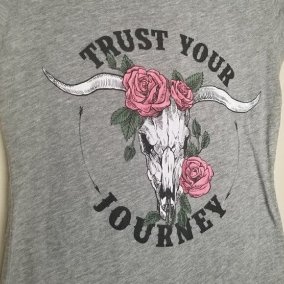 4/$25 Wound Up Grey Western Skull Statement Shirt - Picture 3 of 4
